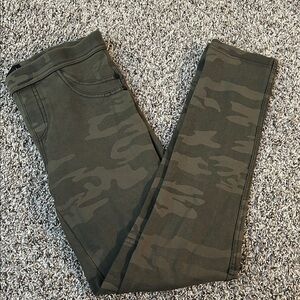 Camo Leggings in Olive Green